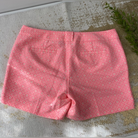 The Limited Woman's Pink Pattern Shorts |
Size 14 - Picture 4 of 6